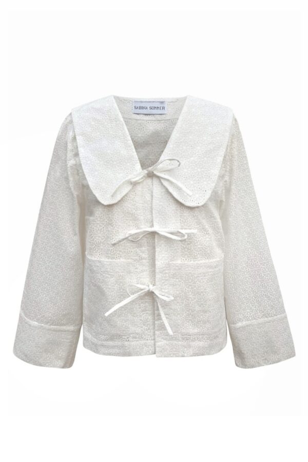 Vera – White Embroidery Shirt